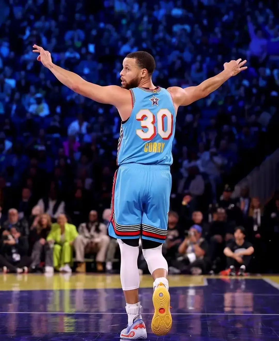 nba从窗峰库里三分球开始(nba开局得到巅峰库里三分技能!)